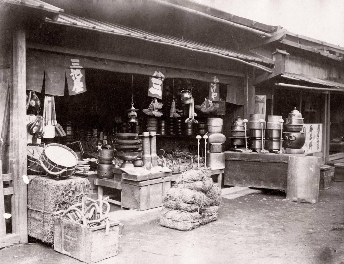 Country shop on the Tokaido road, 1870s
