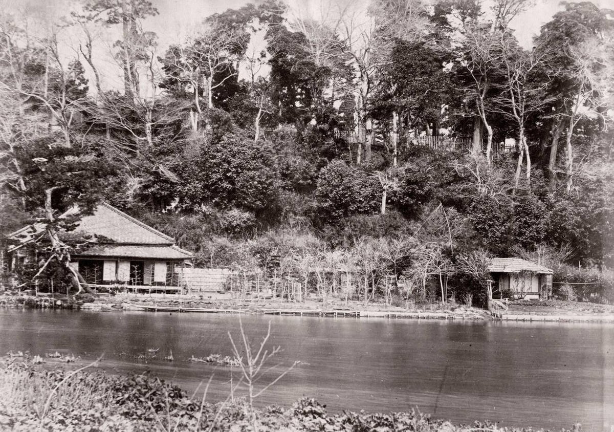 View on the moat in Tokyo, 1870s