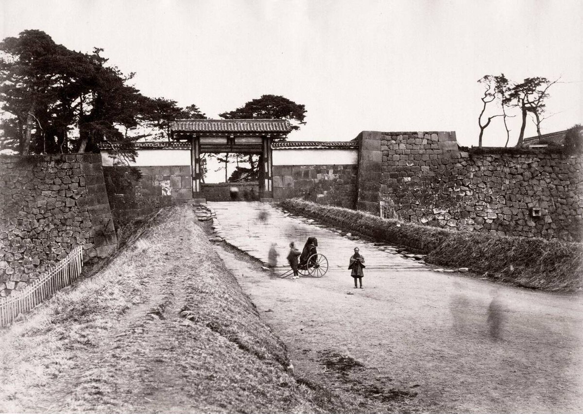 Gate and walls at Akasaka in Tokyo, 1870s