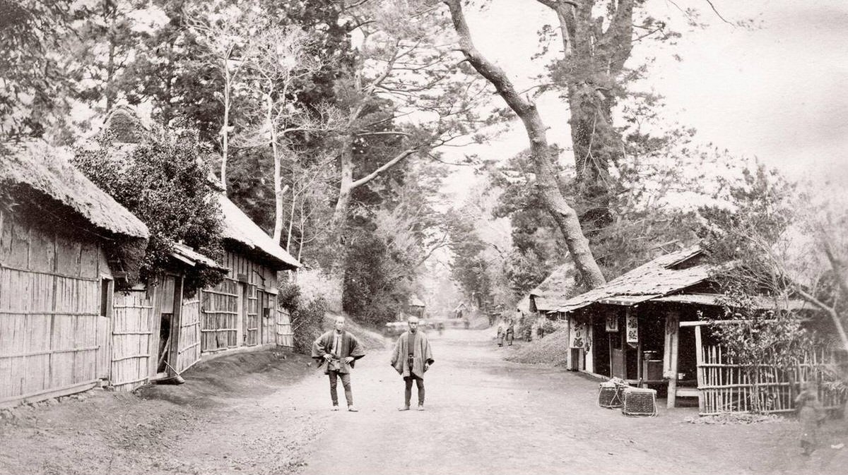 View on the Tokaido road between Kyoto and Tokyo, 1870s