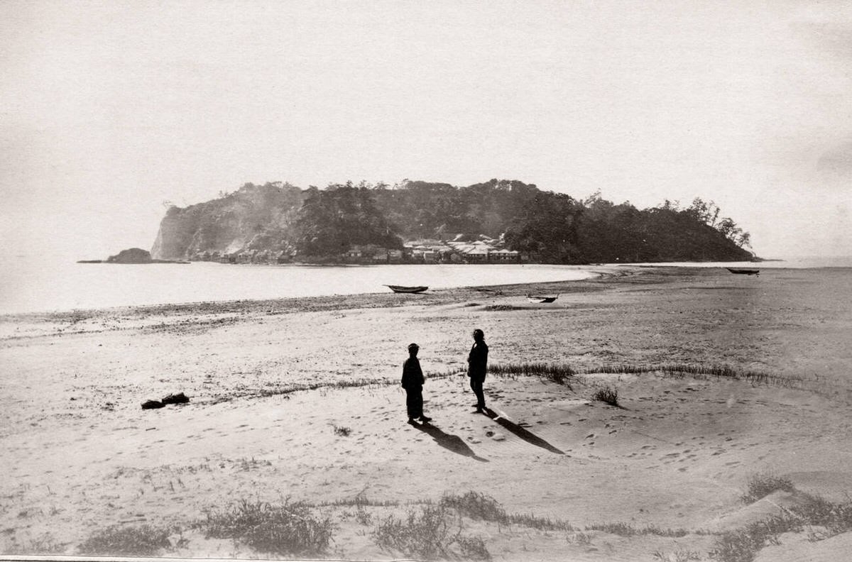 Beach at Enoshima, 1871