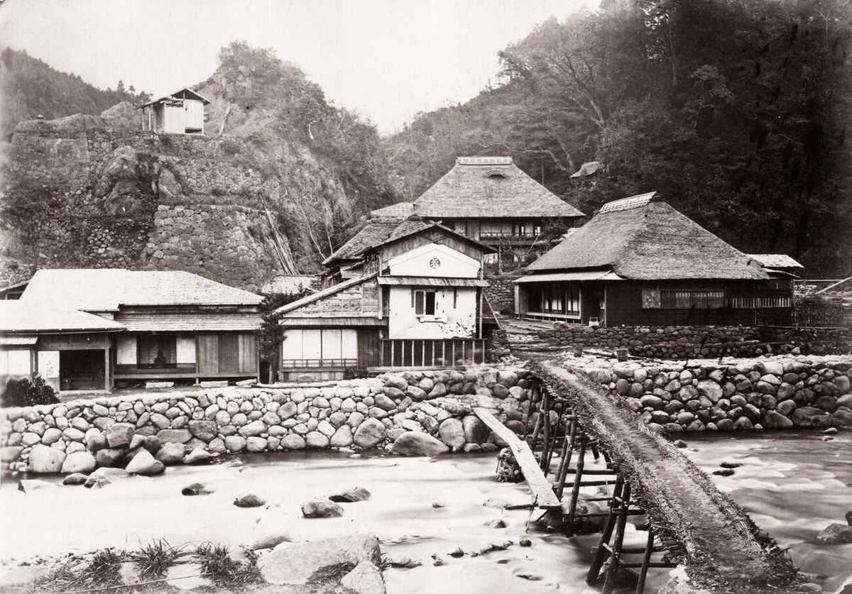 Tonosawa beyond Odawara, 1871