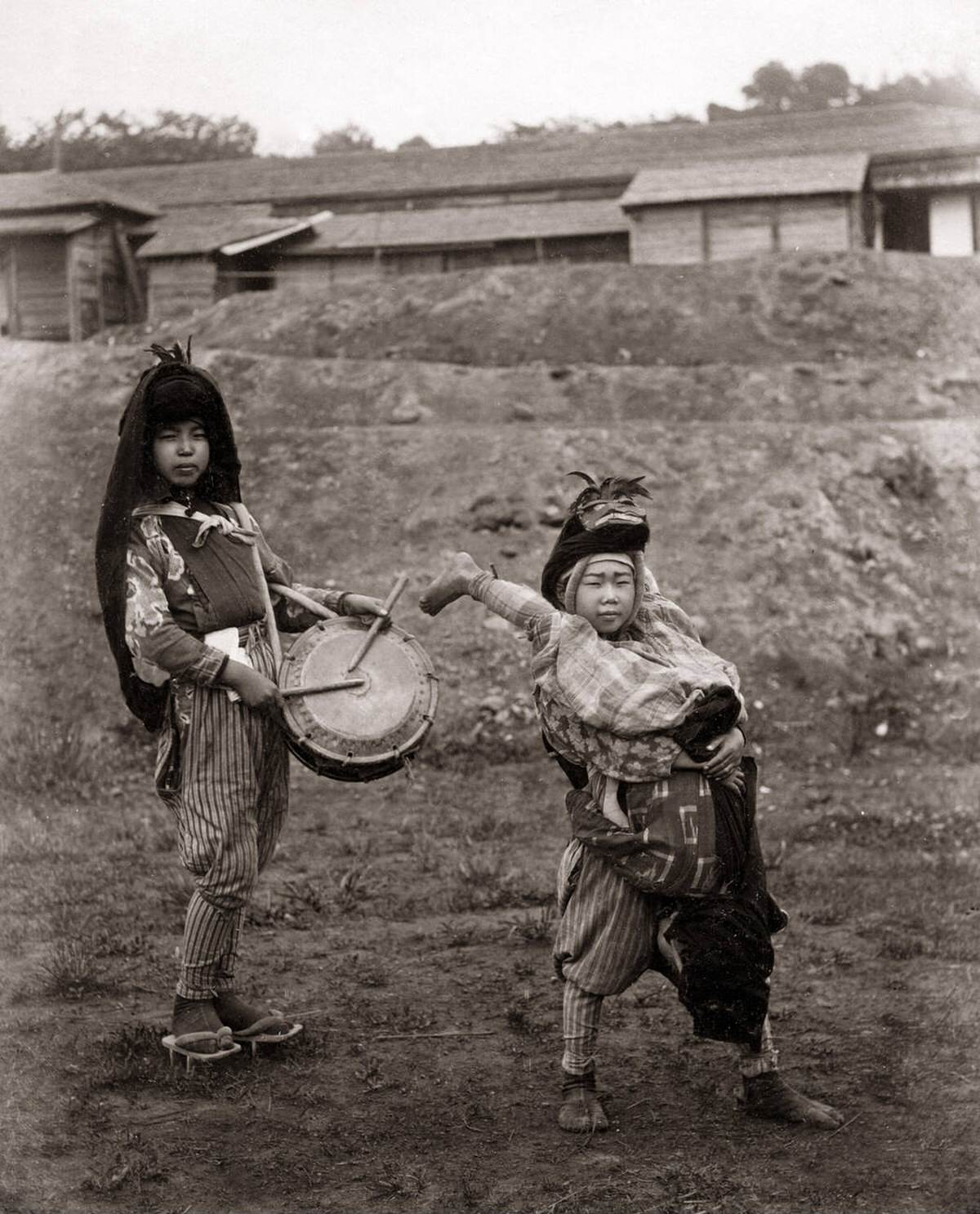 Street performers and acrobats in Japan, 1880s