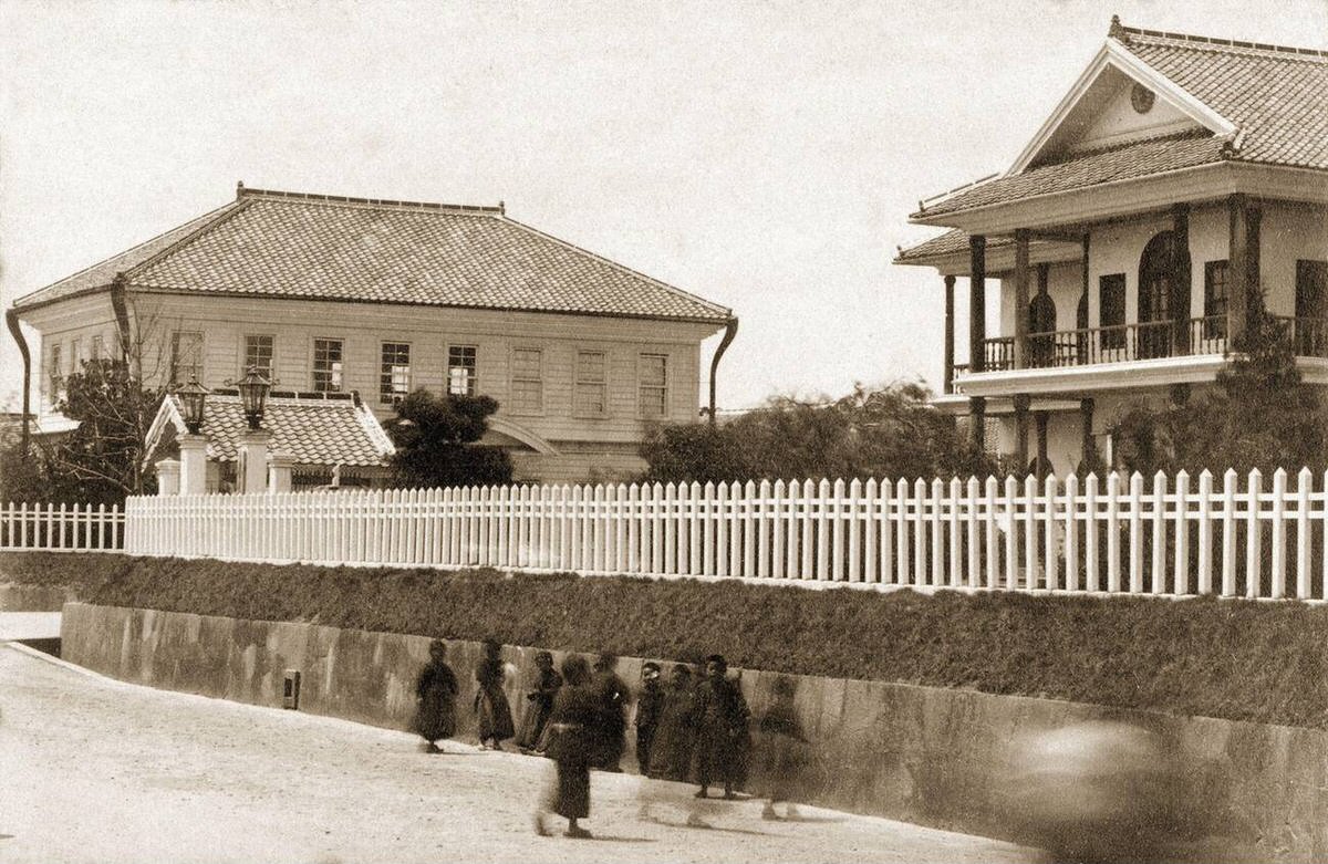 Children playing in front of the Shimane Prefectural Office in Matsue, 1880s