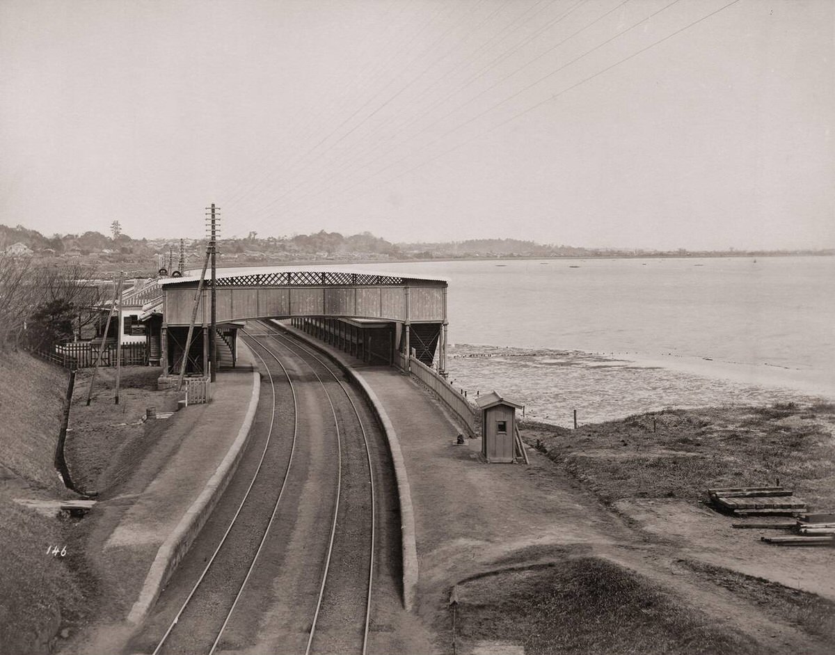 Shinagawa Station in Tokyo with a covered footbridge, 1880