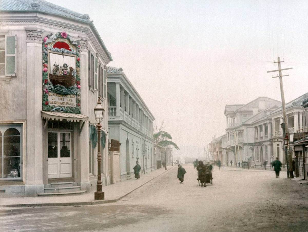 Main street in Kobe, 1880s