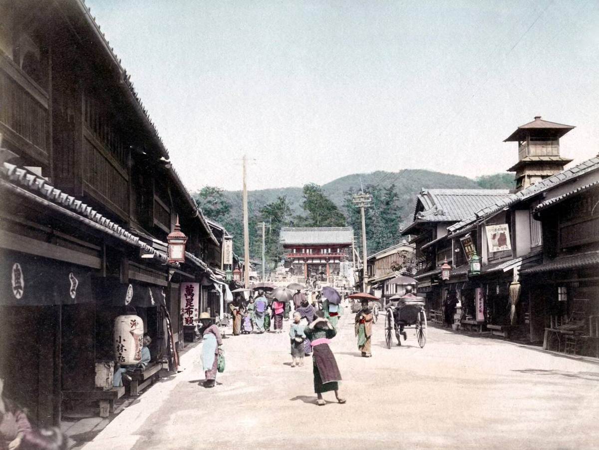 Street scene, 1880s