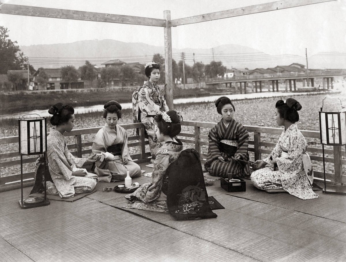 Geishas on a teahouse balcony, 1880s