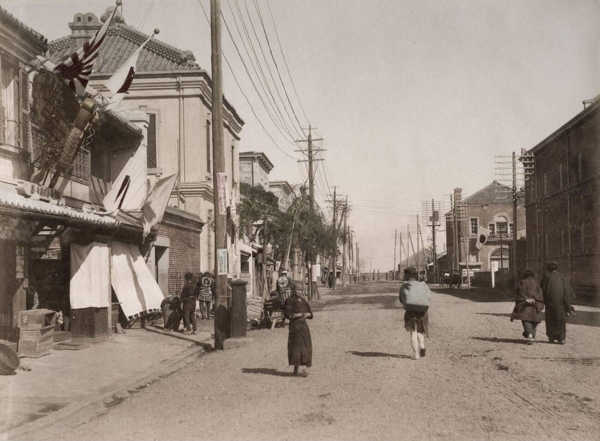 Corner of Benten Dori street in Yokohama, 1880