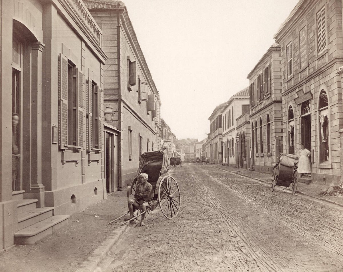 Street scene in Yokohama, 1880