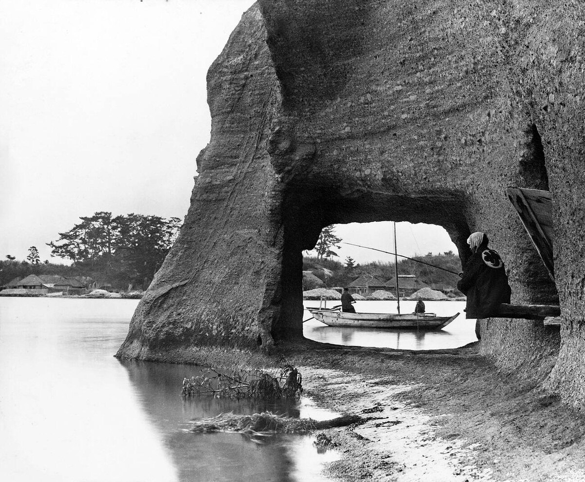 Japanese fishermen near a cave in Matsushima, 1890s
