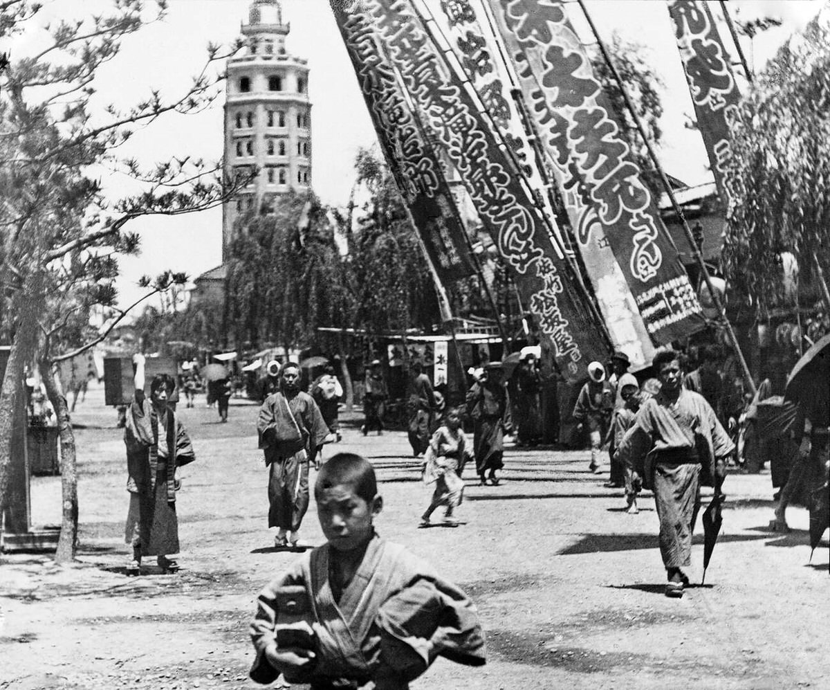 Theater Street in Asakusa with the Ryounkaku skyscraper in the background, 1890s