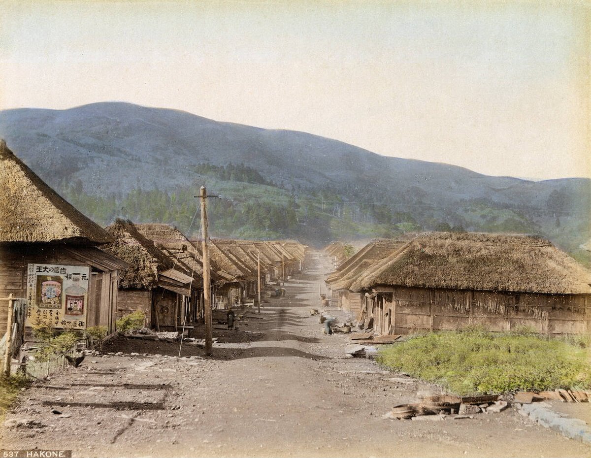 Houses with thatched roofs in Hakone, 1890s