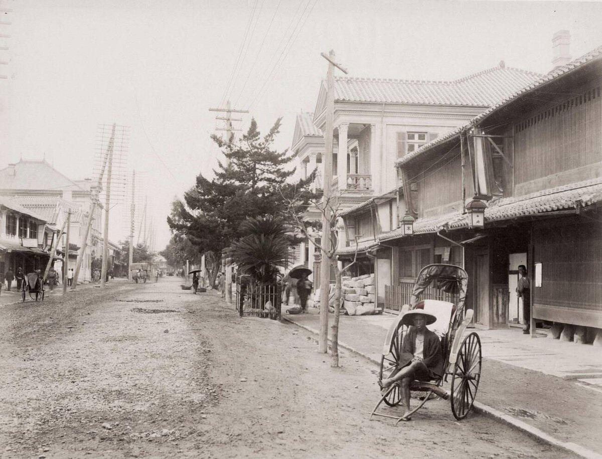 Sakaemachi street in Kobe, 1890s