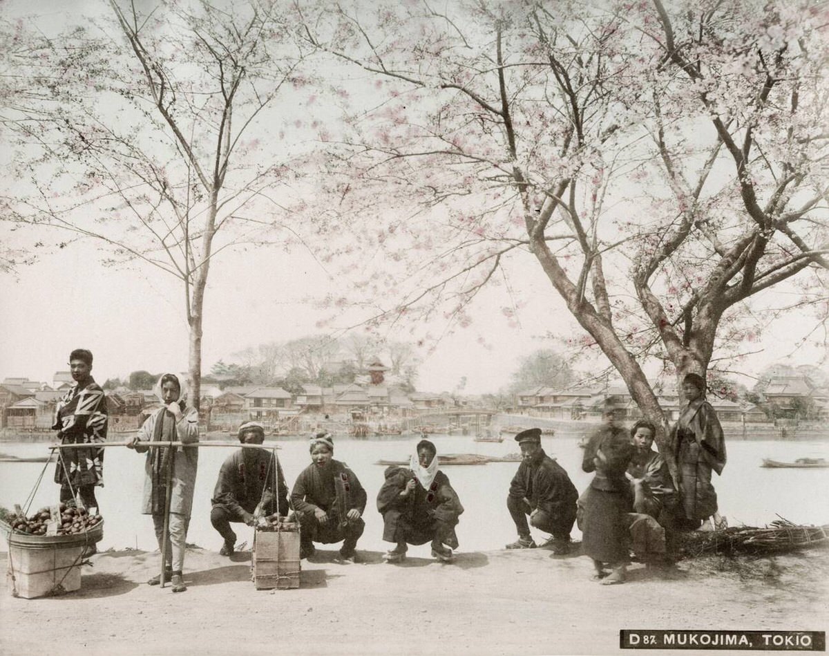 Porters at Mukojima, Tokyo, 1890s
