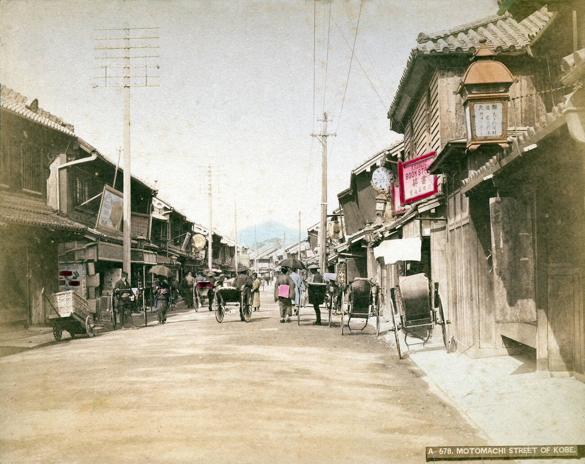 Rickshaws in Motomachi-dori, Kobe, 1890s