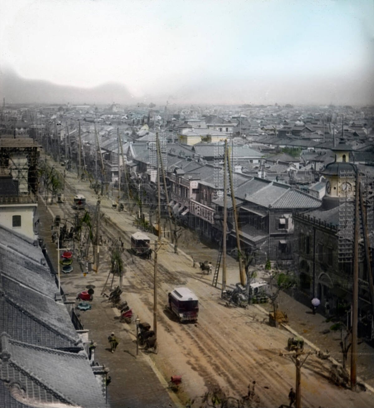 Horse trams on Ginza looking towards Kyobashi in Tokyo, 1890
