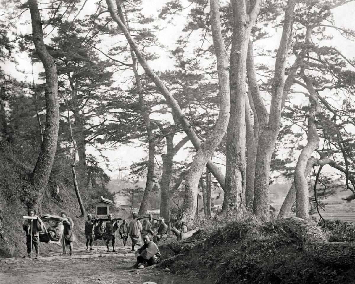 Kagos on the Tokaido Road, 1890
