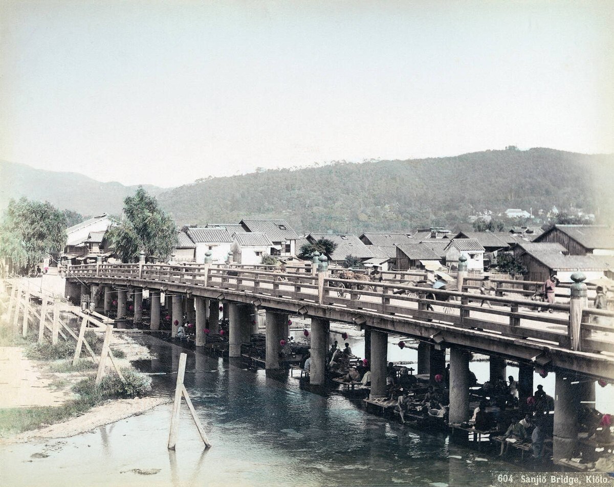 People cooling off under the Sanjo Ohashi Bridge in Kyoto, 1890s