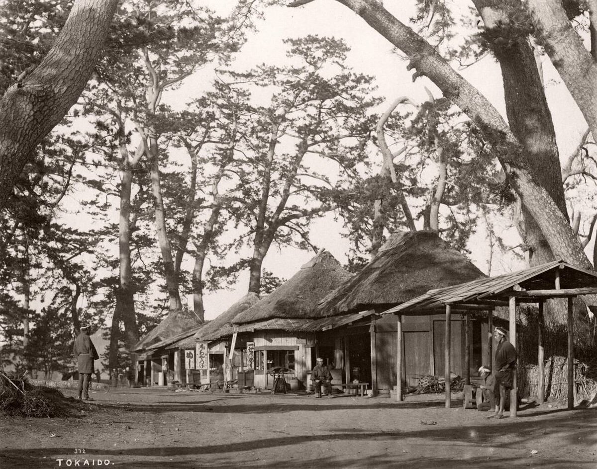 Houses on the Tokaido Road, 1870s