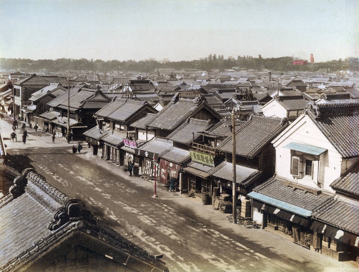 Houses along Chuo-dori in Shiba, Tokyo, 1890s
