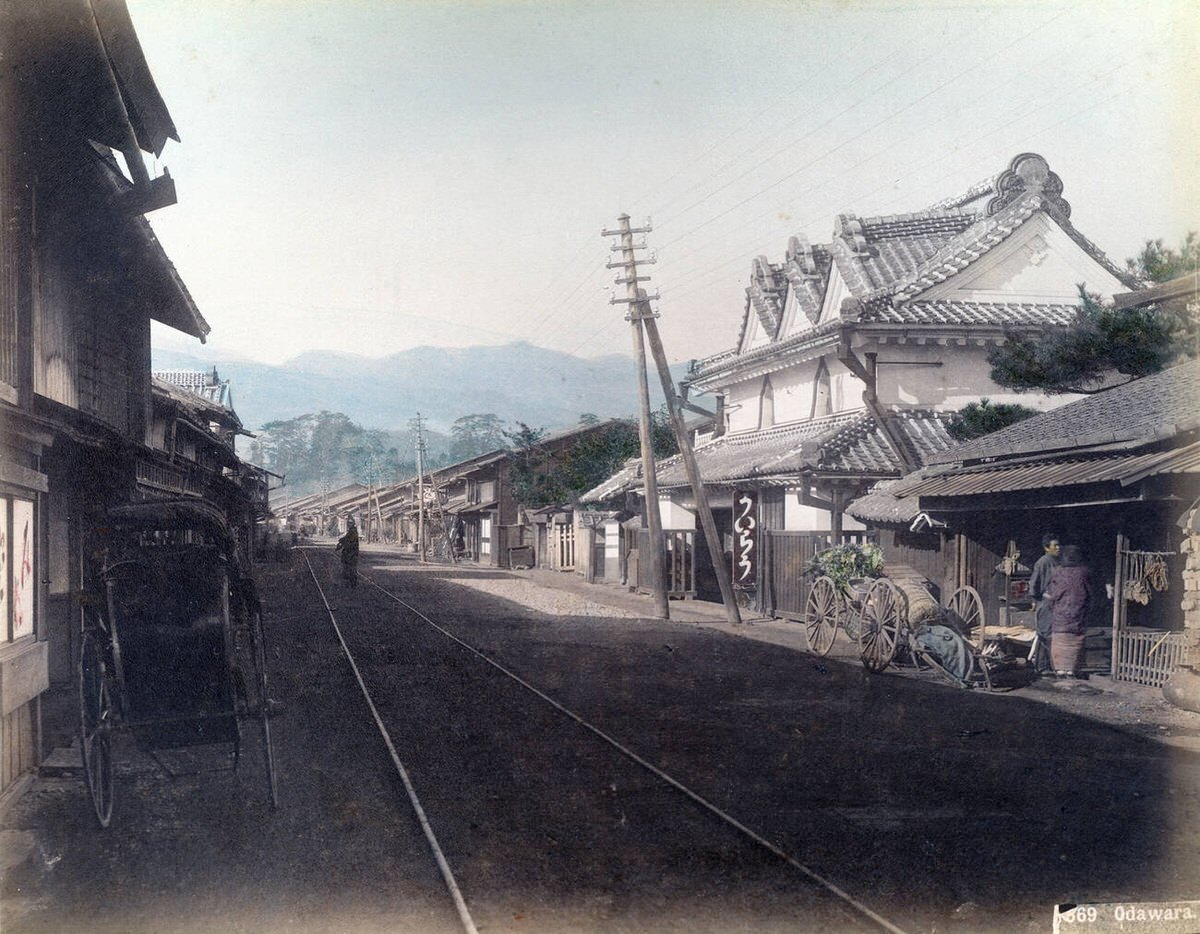 Rail tracks passing through the center of Odawara, 1890s