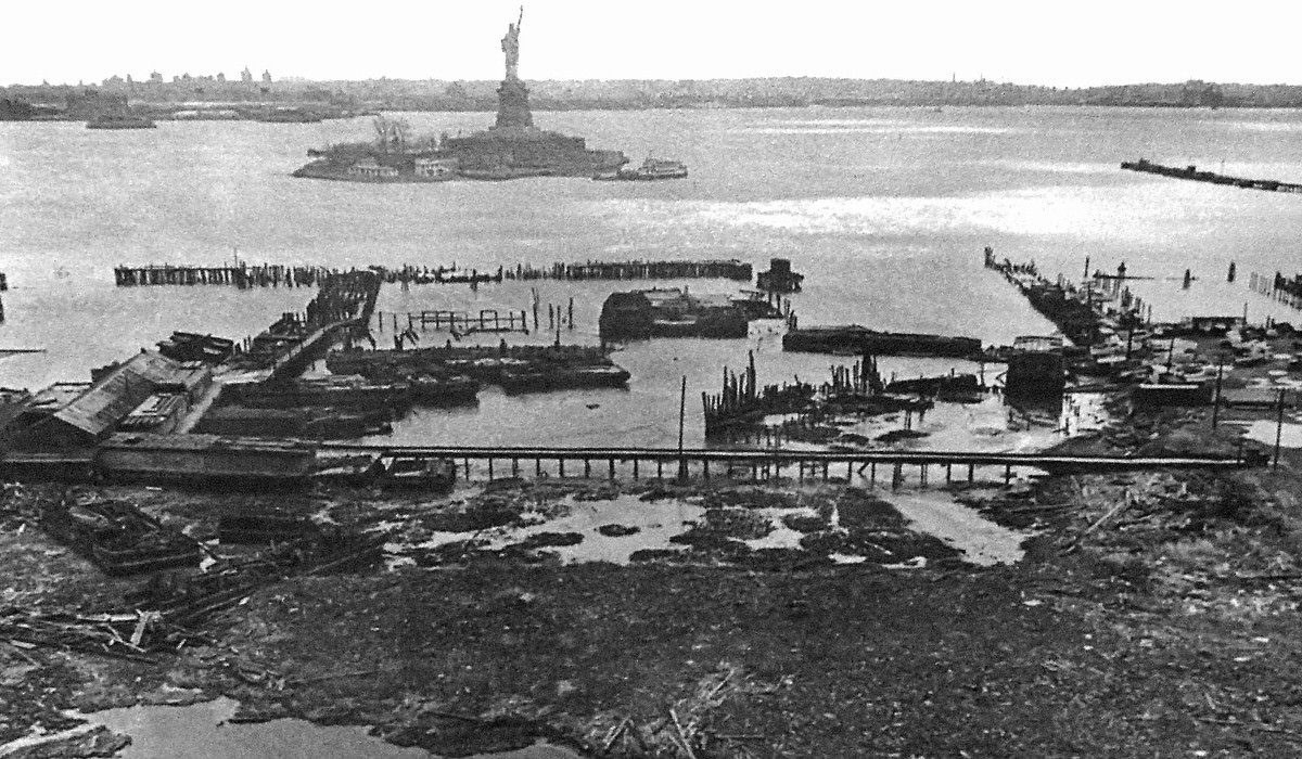 Lehigh Valley trainyards at Black Tom Island, 1975
