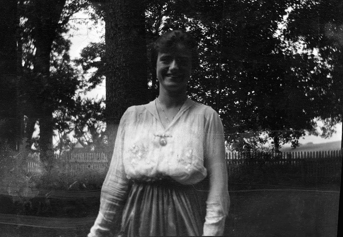 College Life in Lakewood, NJ (1914–1918): Vintage Photos of female Students from a Bygone Era
