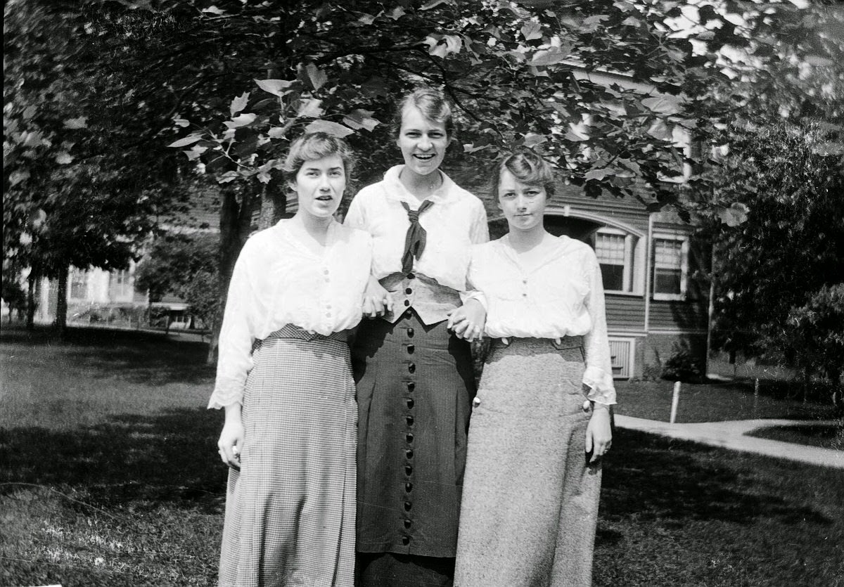 College Life in Lakewood, NJ (1914–1918): Vintage Photos of female Students from a Bygone Era
