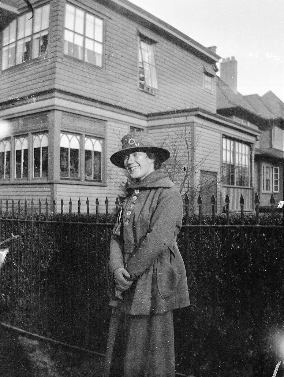 College Life in Lakewood, NJ (1914–1918): Vintage Photos of female Students from a Bygone Era