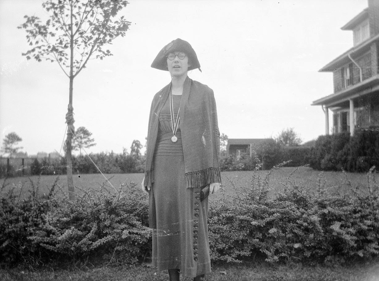 College Life in Lakewood, NJ (1914–1918): Vintage Photos of female Students from a Bygone Era