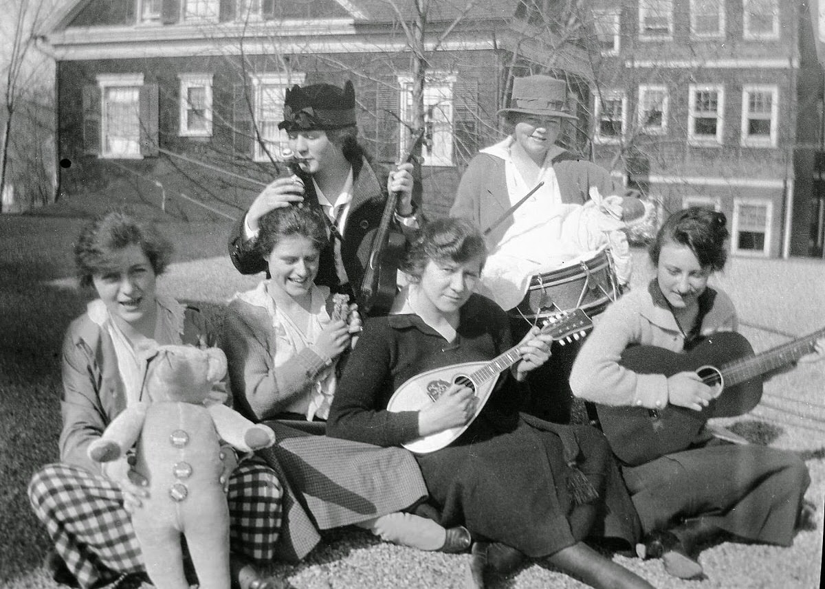 College Life in Lakewood, NJ (1914–1918): Vintage Photos of female Students from a Bygone Era
