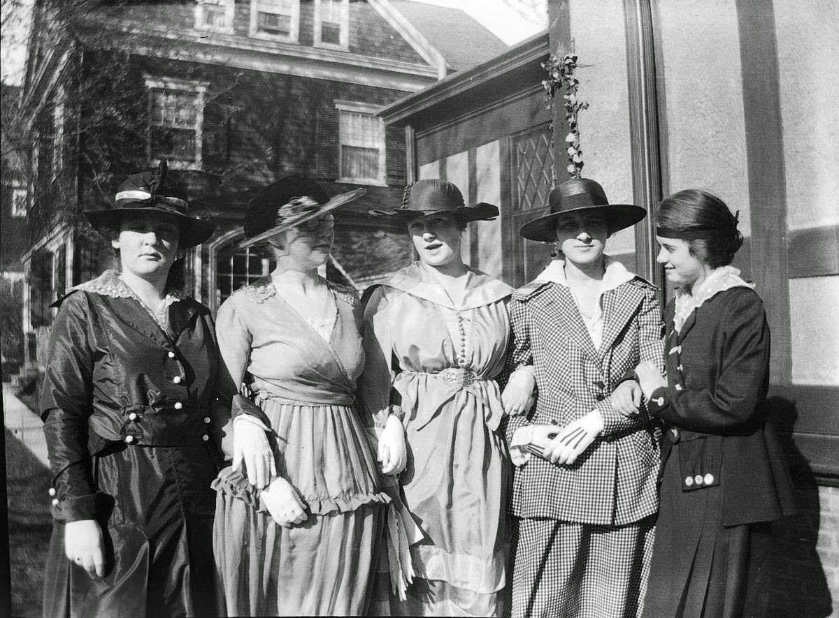 College Life in Lakewood, NJ (1914–1918): Vintage Photos of female Students from a Bygone Era