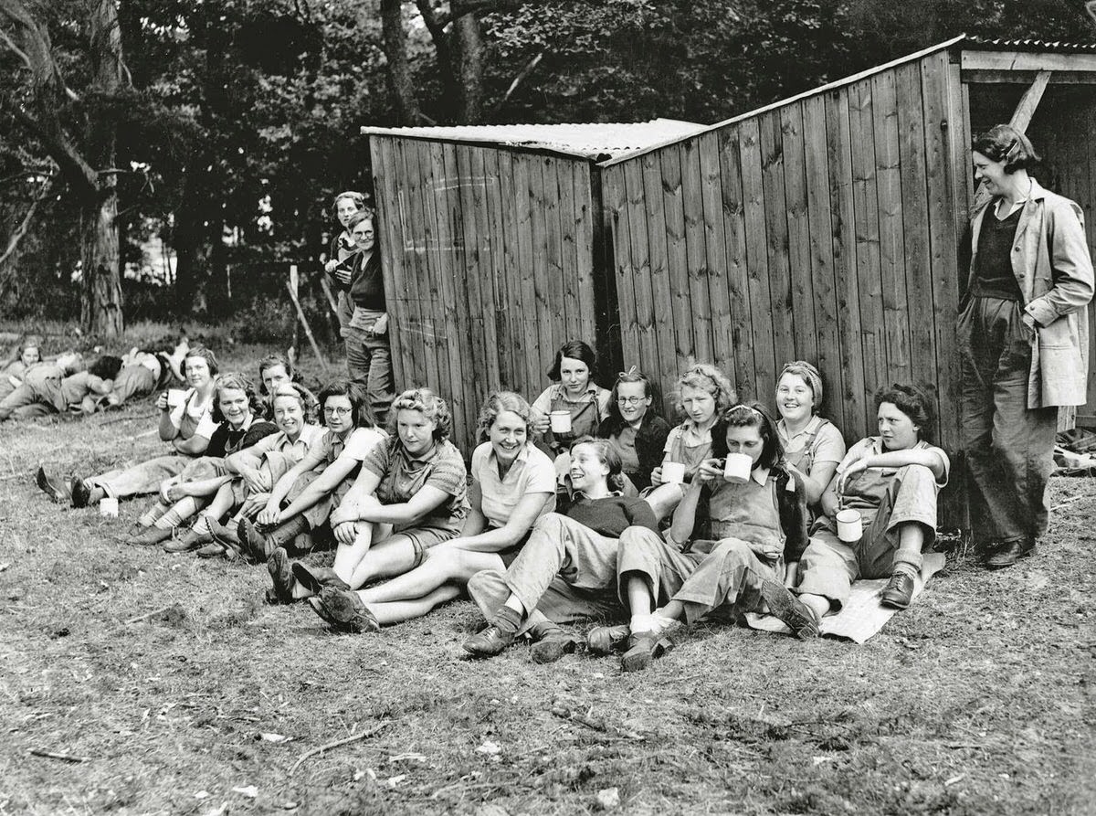 Vintage Photos of Land Girls During World War II: The Women Who Kept Britain Growing