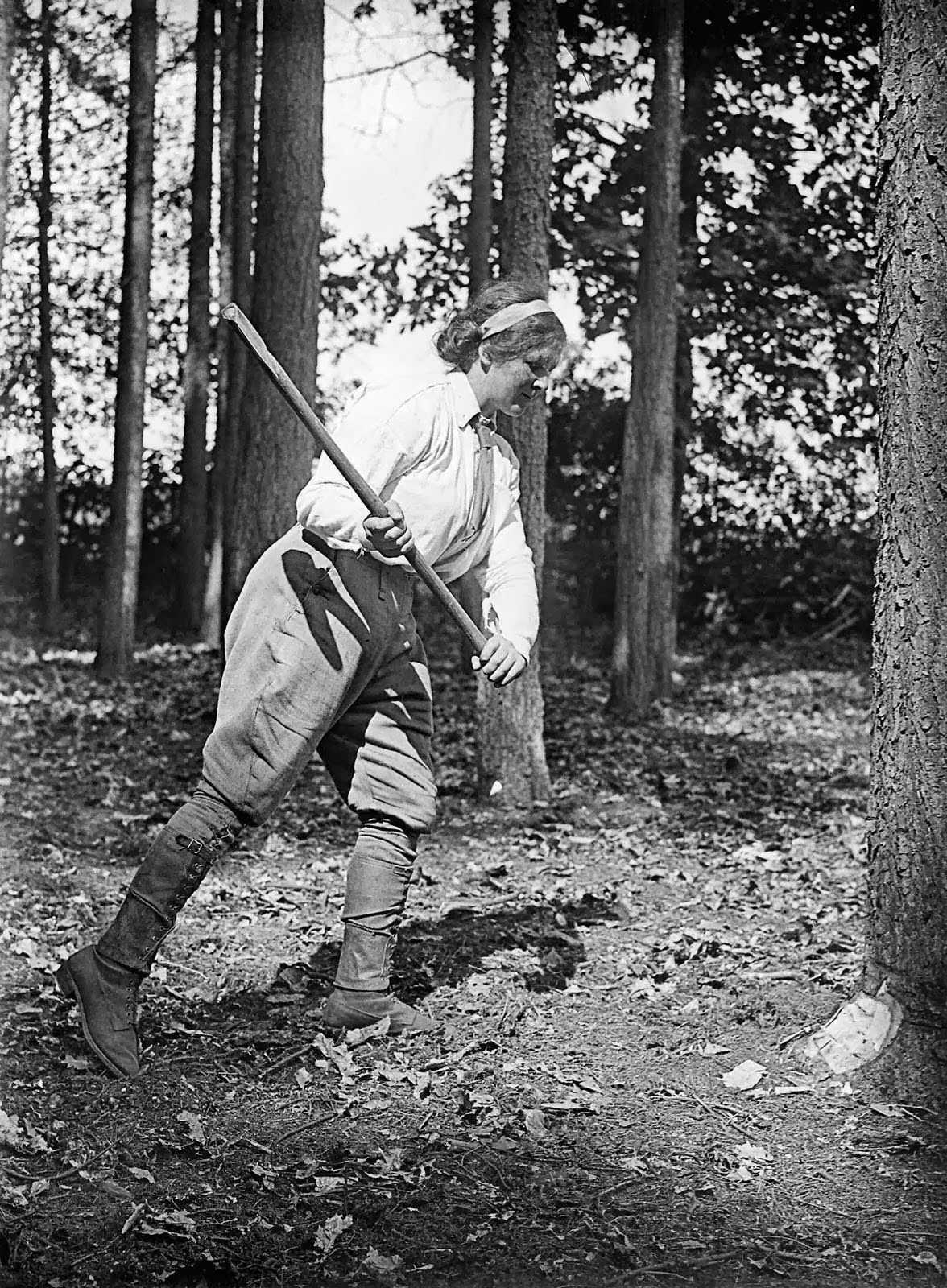 Vintage Photos of Land Girls During World War II: The Women Who Kept Britain Growing