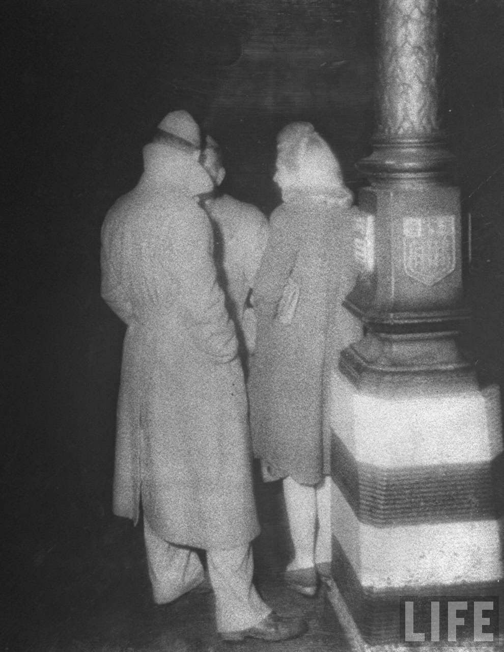 Couples talking on the corner of Shaftesbury Avenue and Dean Street, 1940s
