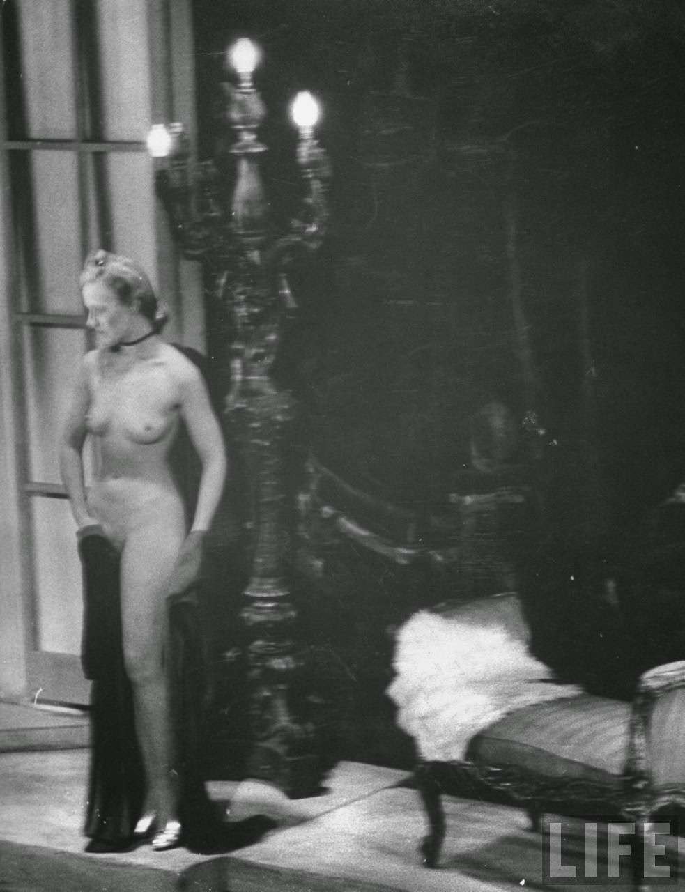 Phyllis Dixey performing nude on stage at the Whitehall Theatre, 1940s