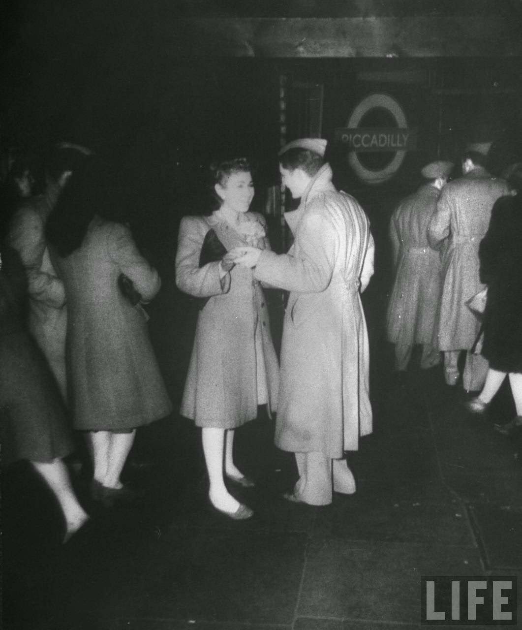 Couple saying goodbye outside a tube station entrance, 1940s