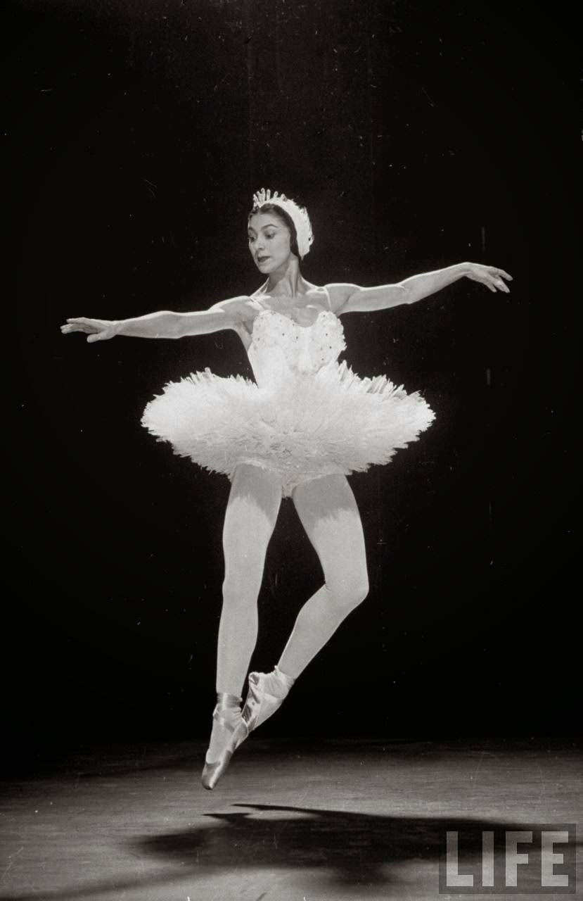 Stunning Stage Photos of Margot Fonteyn Dancing in White Costume at the Metropolitan Opera House (1949)