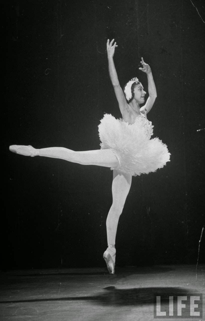 Stunning Stage Photos of Margot Fonteyn Dancing in White Costume at the Metropolitan Opera House (1949)