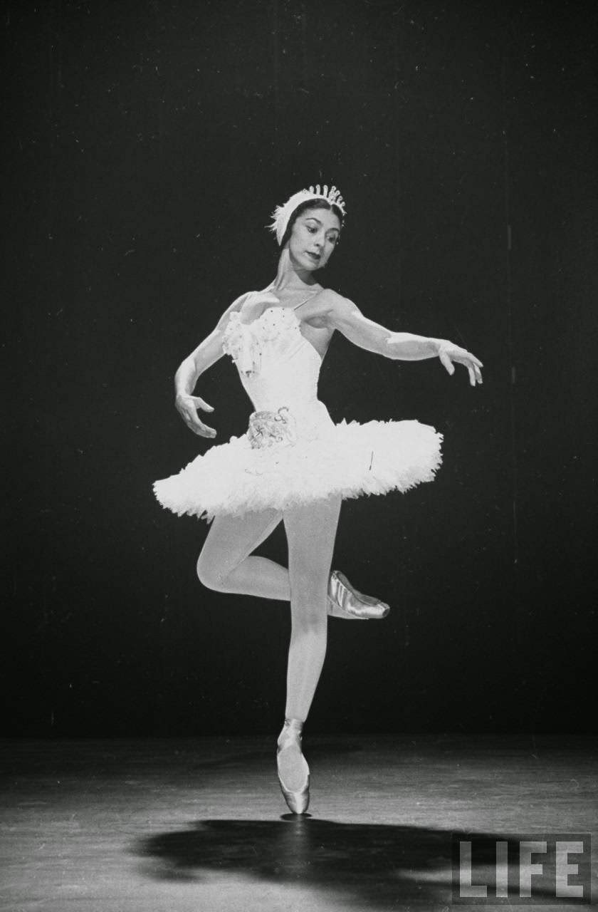 Stunning Stage Photos of Margot Fonteyn Dancing in White Costume at the Metropolitan Opera House (1949)