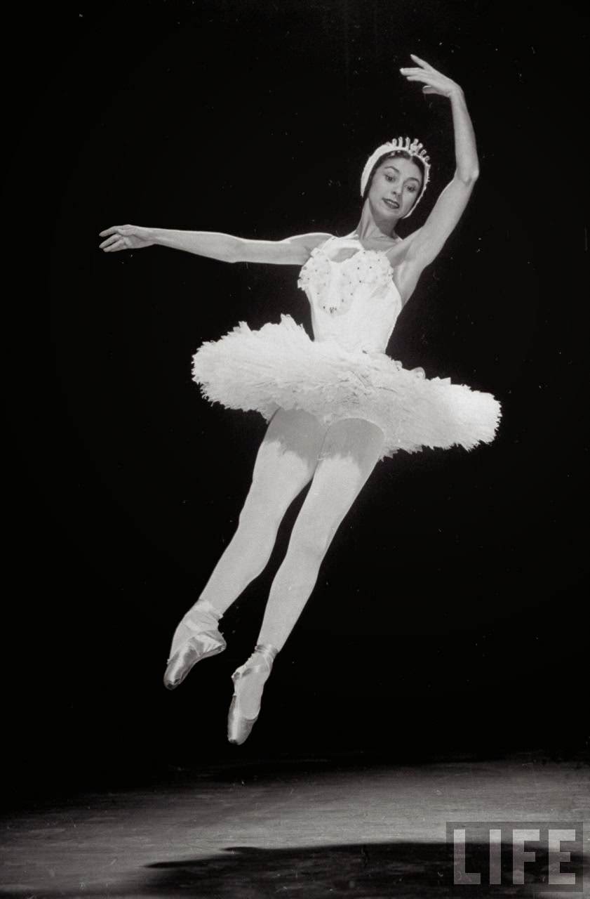 Stunning Stage Photos of Margot Fonteyn Dancing in White Costume at the Metropolitan Opera House (1949)