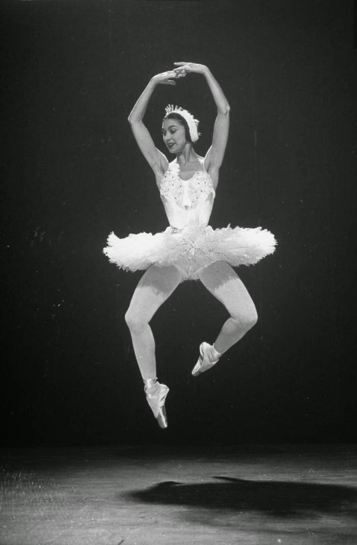 Stunning Stage Photos of Margot Fonteyn Dancing in White Costume at the Metropolitan Opera House (1949)