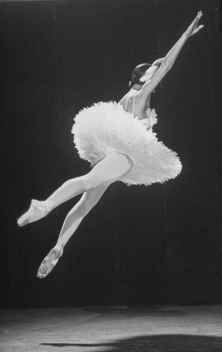 Stunning Stage Photos of Margot Fonteyn Dancing in White Costume at the Metropolitan Opera House (1949)