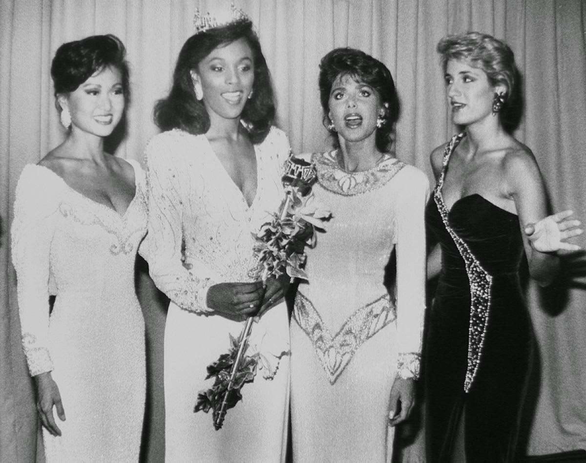 Debbye Turner posing with runners-up after being crowned Miss America, 1990