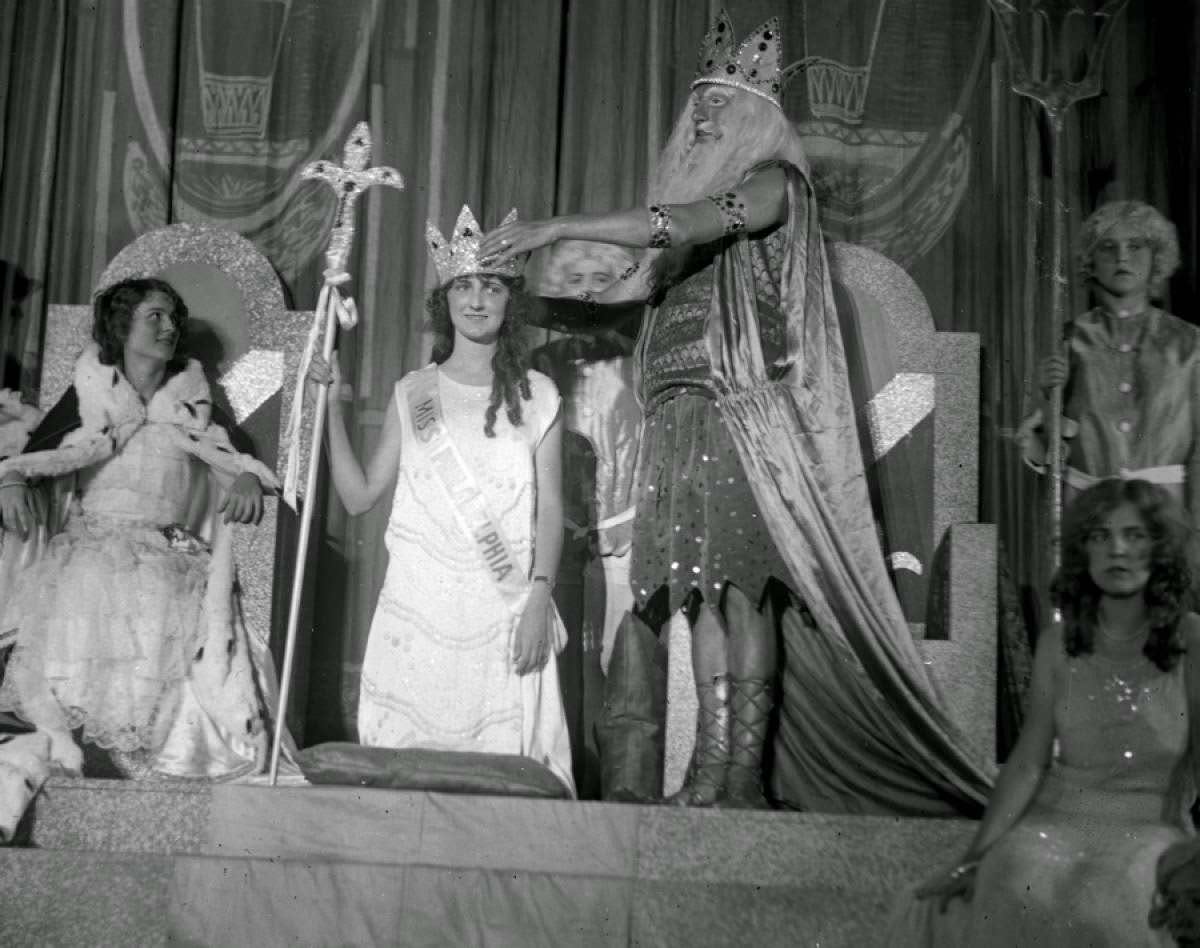 King Neptune crowning Ruth Malcolmson Miss America, 1924