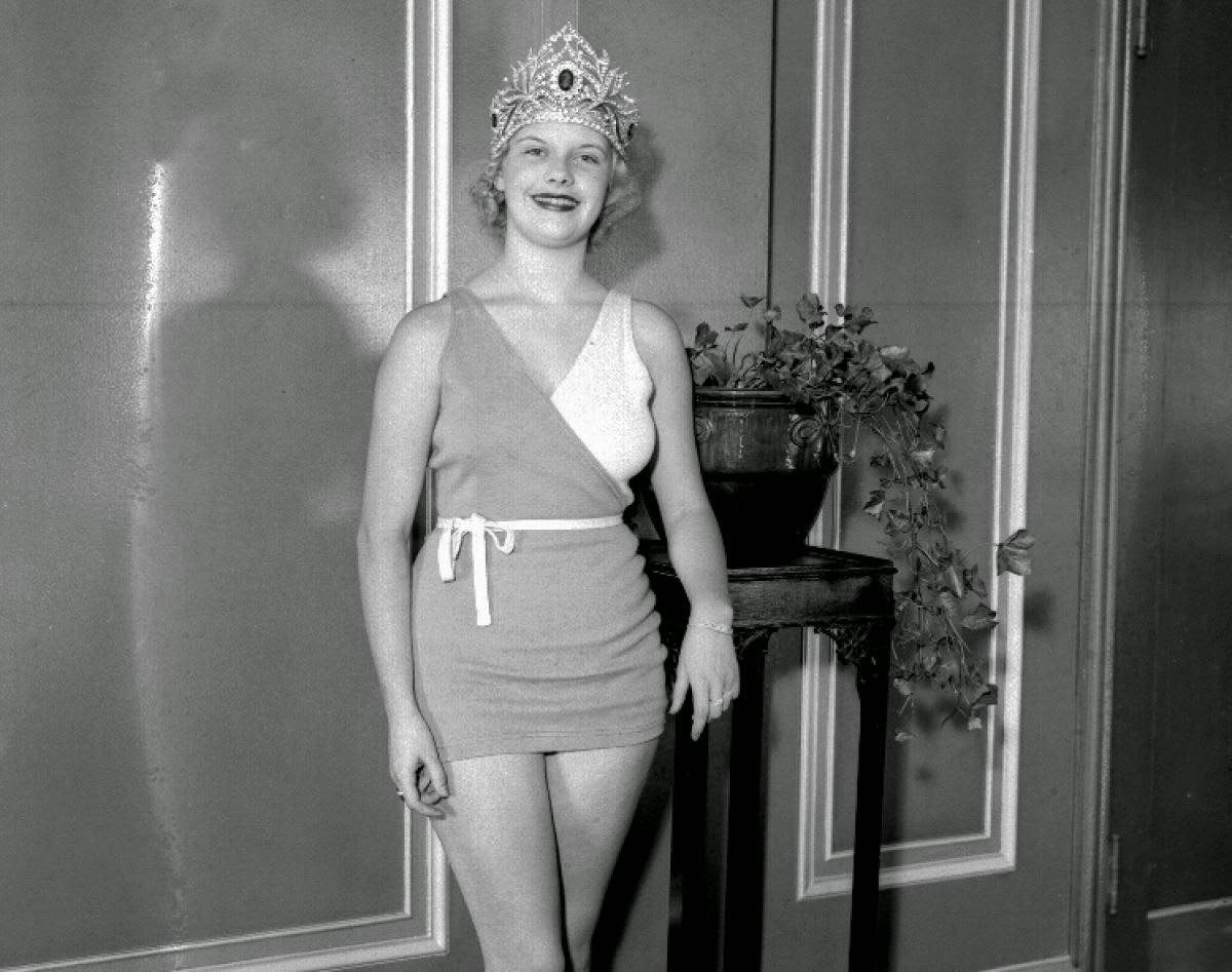 Marian Bergeron crowned Miss America, 1933