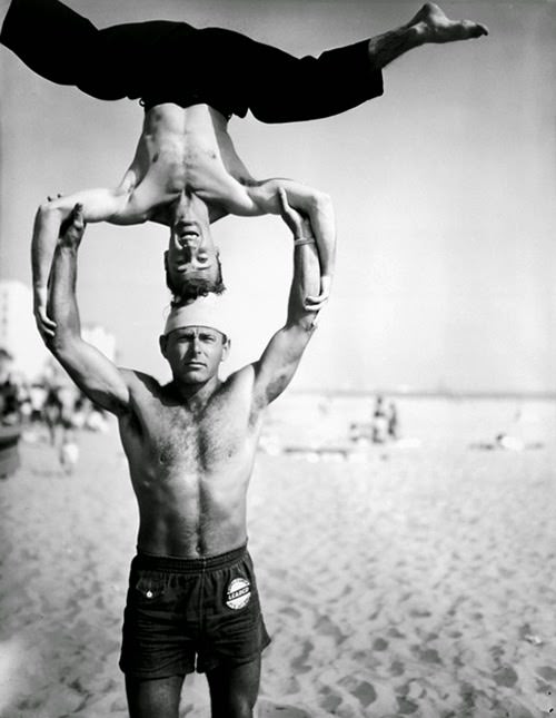 Muscle Beach 1954: The Sand, the Strength, and the Spectacle