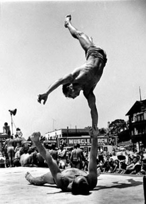 Muscle Beach 1954: The Sand, the Strength, and the Spectacle
