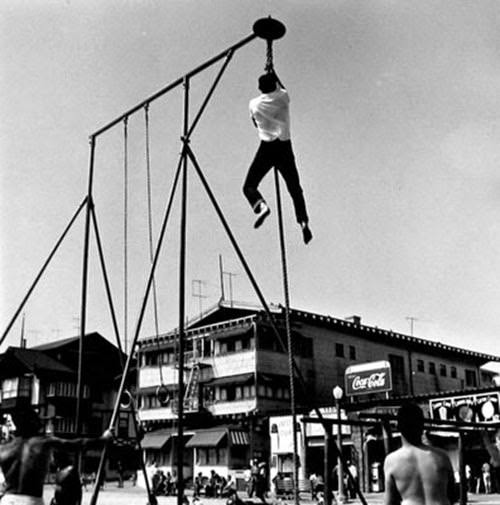 Muscle Beach 1954: The Sand, the Strength, and the Spectacle